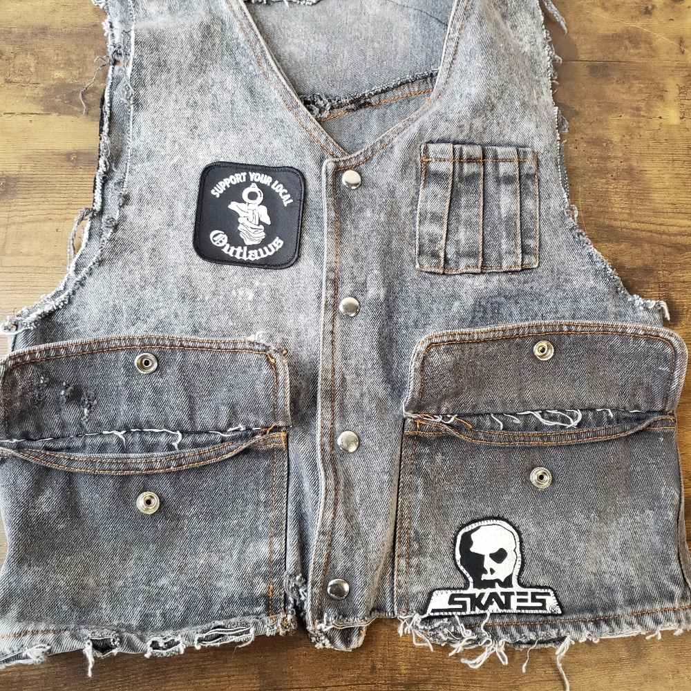 Handmade OOAK Grey Denim Jean Crop Acid Wash Vest Cobra Outlaw + Skull Skates - Picture 7 of 15